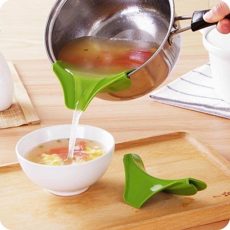 Creative-Anti-spill-Silicone-Slip-On-Pour-Soup-Spout-Funnel-for-Pots-Pans-and-Bowls-and-20210310-044753-1.jpg